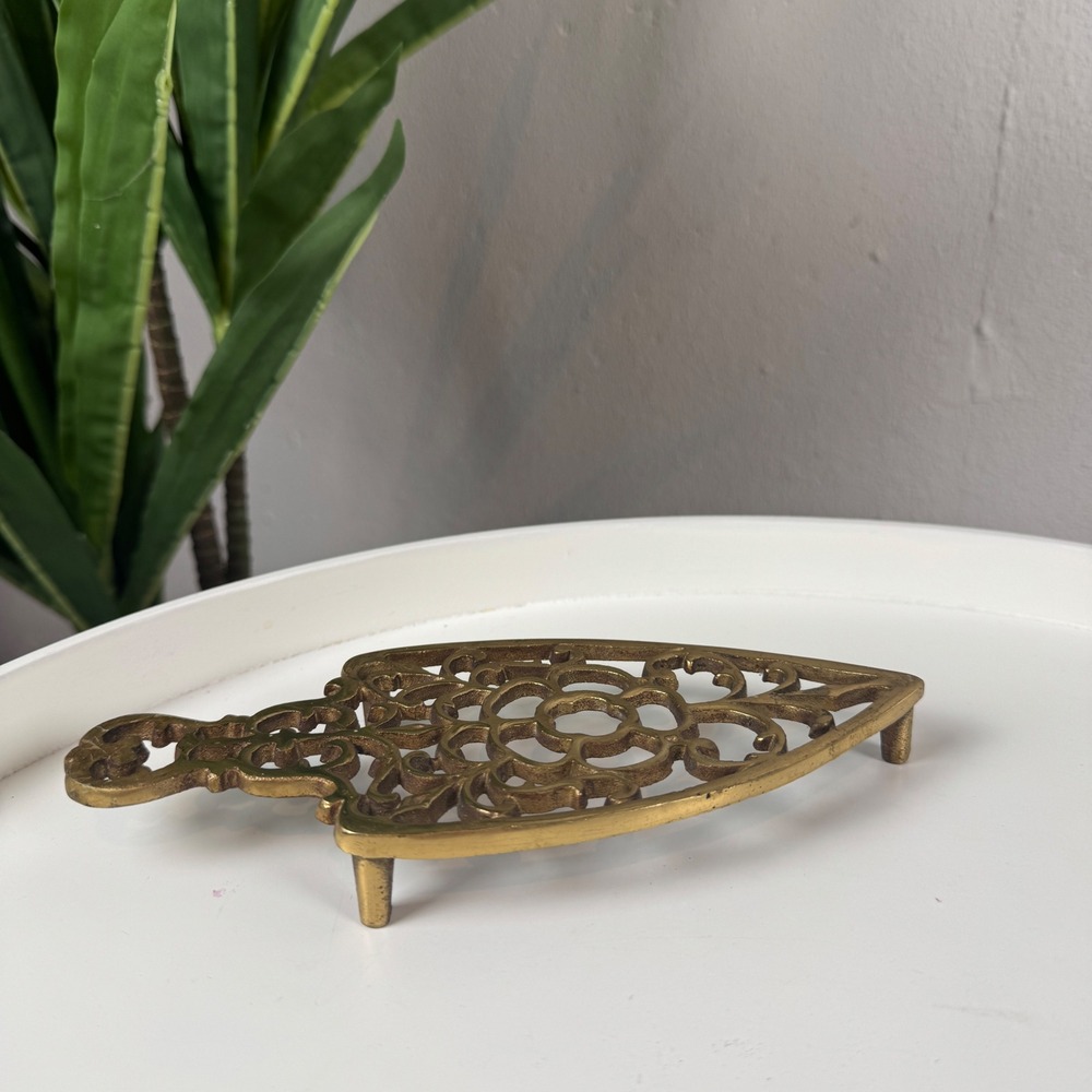 Cottagecore Farmhouse Ornate Vintage Brass Filigree Floral Trivet Footed